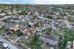 A tornado caused havoc in the American Midwest: Buildings...