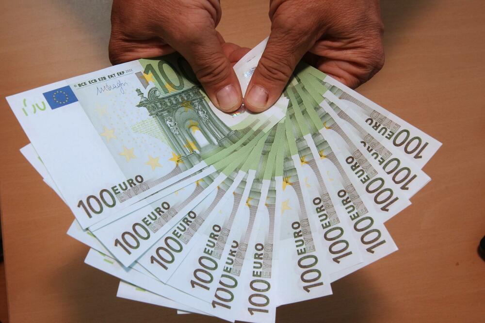 Coalitions receive 6.421 euros per month (illustration), Photo: Shutterstock
