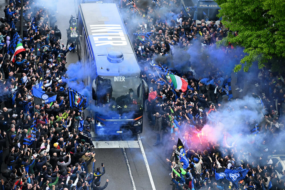 Inter fans are still celebrating the Scudetto, Photo: REUTERS