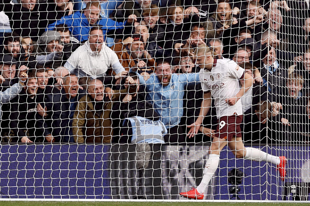 Haaland celebrates a goal in Nottingham, Photo: Reuters