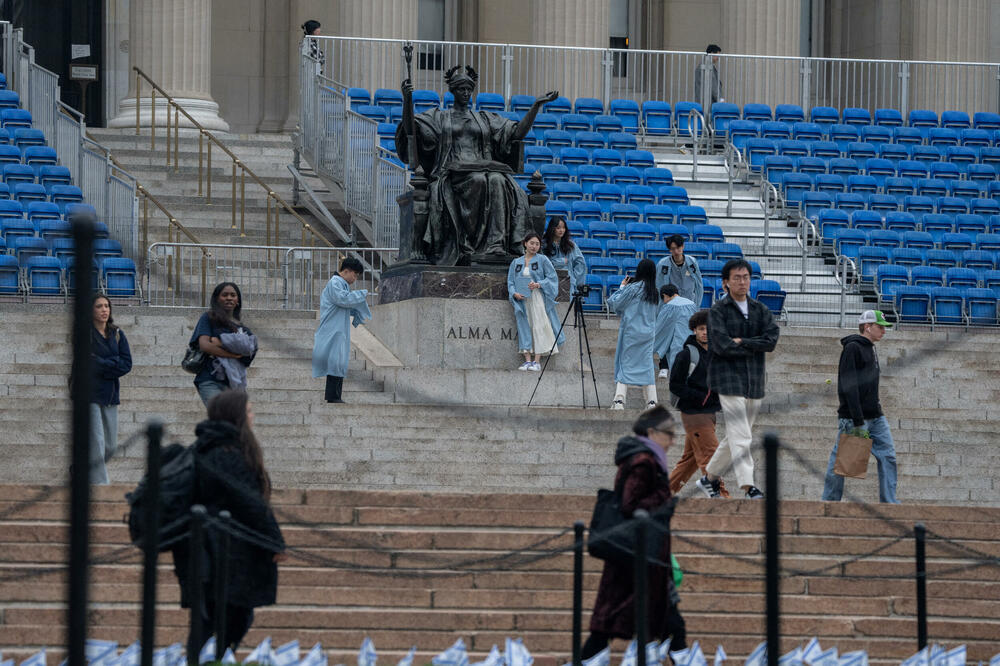 Detail in front of Columbia University, Photo: Reuters