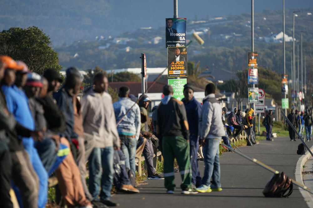 People looking for work: Detail from Cape Town, Photo: Reuters