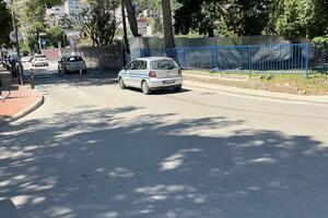 Zenović: U dvorištu vrtića grade put, Opština da hitno poništi...