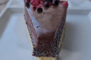 The holidays are cake time: The perfect tart with poppy seeds and raspberries