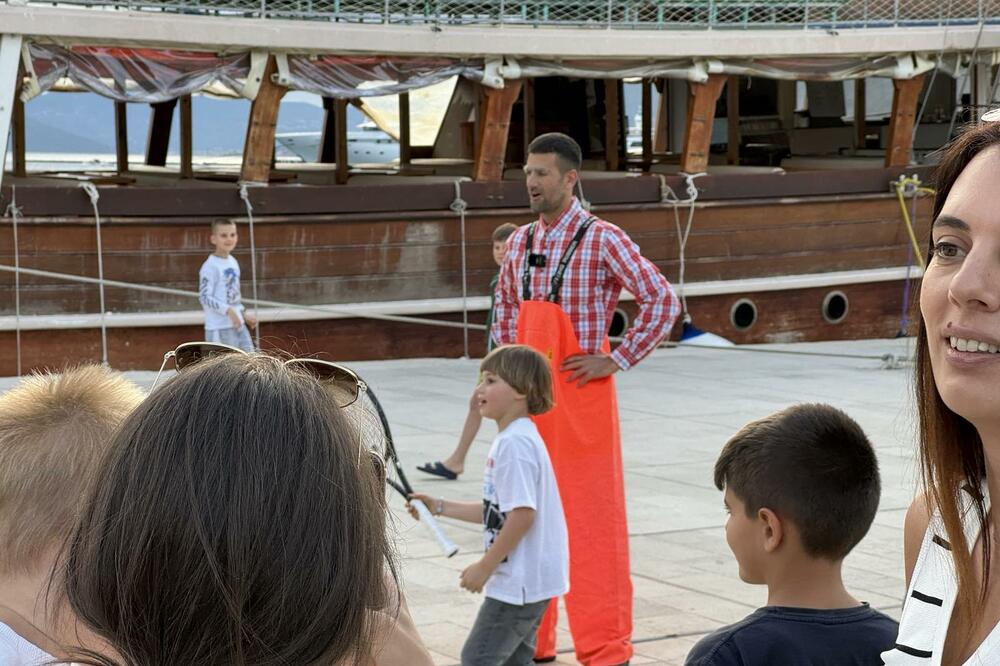 Djokovic playing with kids in Tivat, Foto: Privatna arhiva