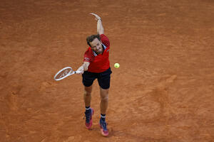 Medvedev surrendered the match, Lehečka in the semifinals of Madrid