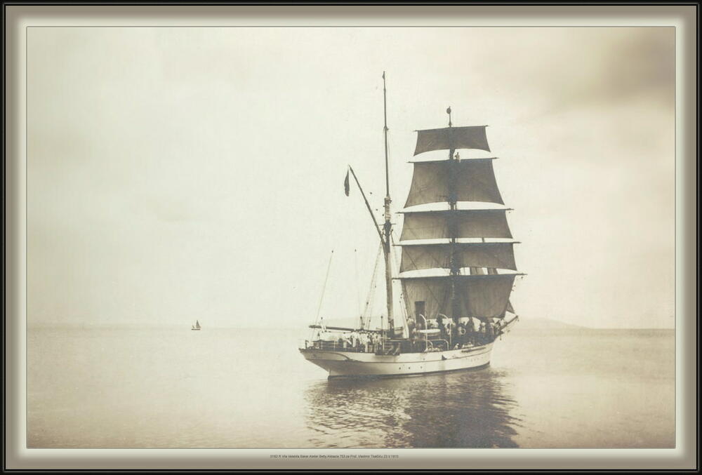 Brod “Vila Velebita” na moru