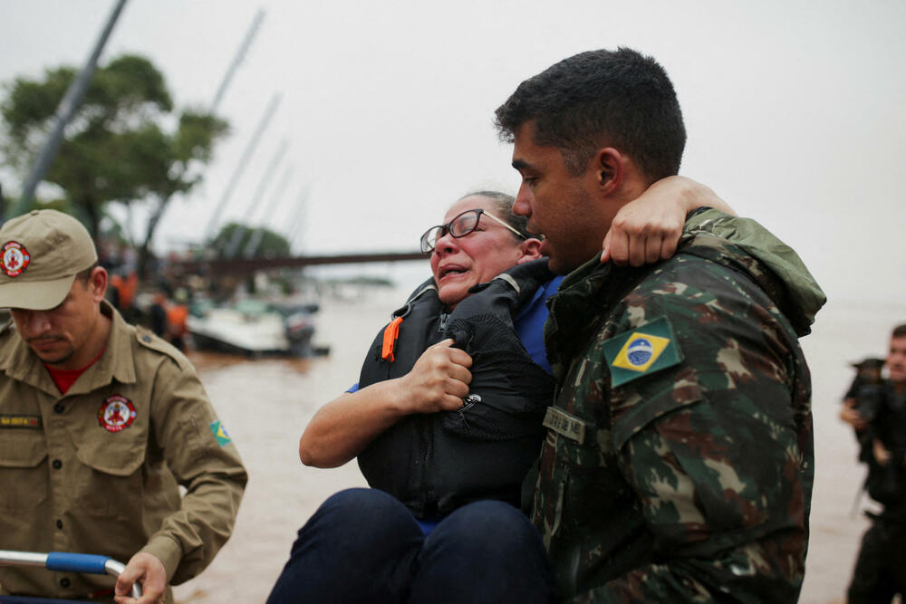 <p>Brzi porast rijeke Guaiba, koja protiče kroz Porto Alegre, doveo je do ozbiljnih poplava u starom centru grada</p>