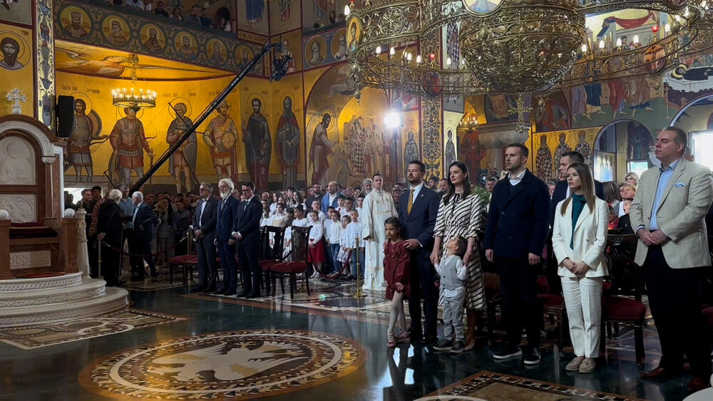 <p>Liturgiju u hramu služio je mitropolit crnogorsko-primorski Joanikije</p>