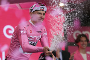 Giro: Pogačar celebrated in the second stage and took the lead