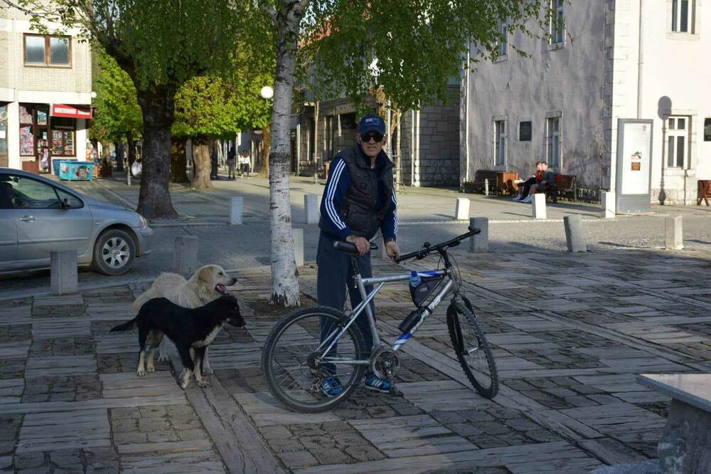 Vlahović sa “svojim” psima, Foto: Privatna arhiva