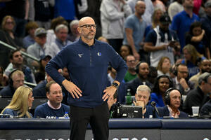Kidd extended his contract with Dallas