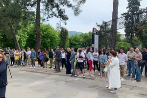 Parents block the street in Budva; The municipality canceled the consent for...