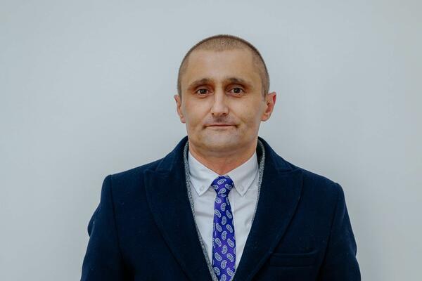 Policija uhapsila tri osobe osumnjičene za napad na odbornika...