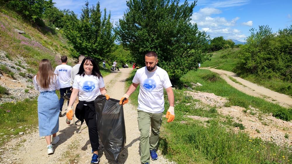 <p>Čišćenje mosta je organizovano u sklopu ekološke kampanje "Naš grad naš od(b)raz“, koju organizuju TO Nikšić i Ekološki pokret "Ozon", u saradnji sa Opštinom Nikšić, a podršku je pružila i Elektroprivreda Crne Gore</p>