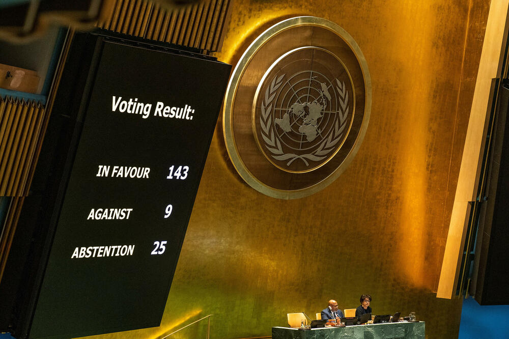 Rezultati glasanja na ekranu Generalnoj skupštini UN, Foto: Rojters