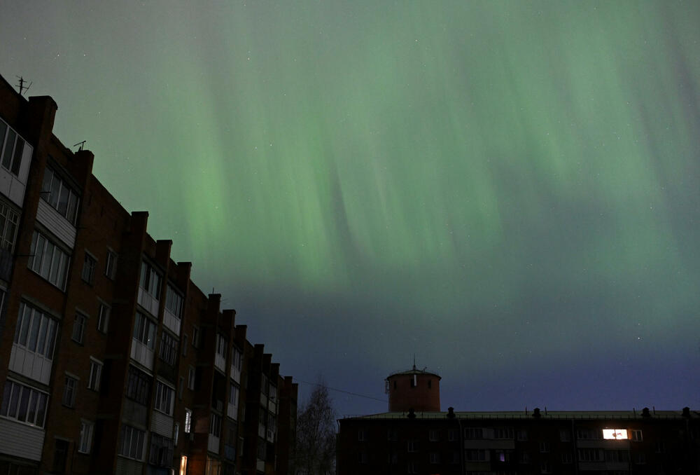 <p>Planeta Zemlja je pod udarom jake geomagnetne oluje koju izazivaju erupcije na površini Sunca do kojih je došlo prethodnih dana, što je dovelo do pojave fenomena Polarne svjetlosti (Aurora borealis)</p>