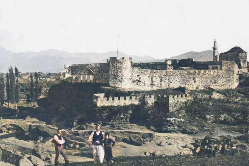 Osmanlijska tvrđava poviše Sastavaka - ušća Ribnice u Moraču, Podgorica, rane sedamdesete godine XIX vijeka, Foto: Marubi, facebook.com