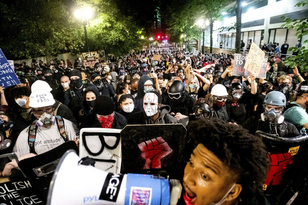 Demonstranti Pokreta za živote crnaca u avgustu 2020. u Portlandu u Oregonu