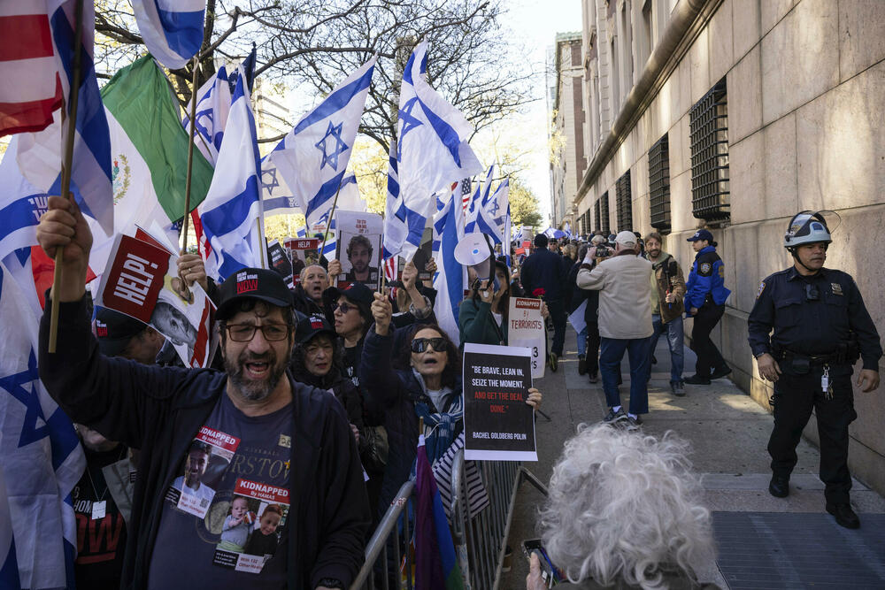 Proizraelski demonstranti ispred Univerziteta Kolumbija 26. aprila - Foto: Beta/ap