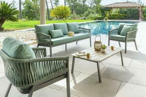 Arrange a space for enjoyment: garden furniture at a discount
