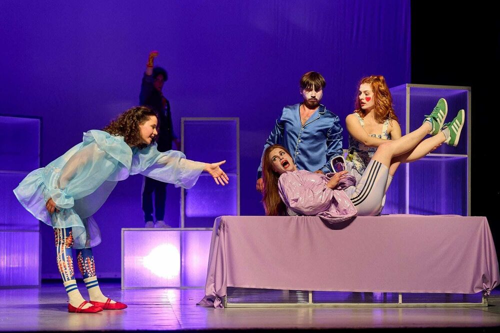 Iz predstave "Slučaj slomljene vaze", Foto: Duško Miljanić