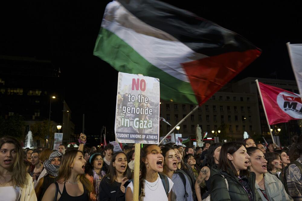 Sa protesta studenata u ponedjeljak, 13. maja, Foto: AP Photo/Petros Giannakouris