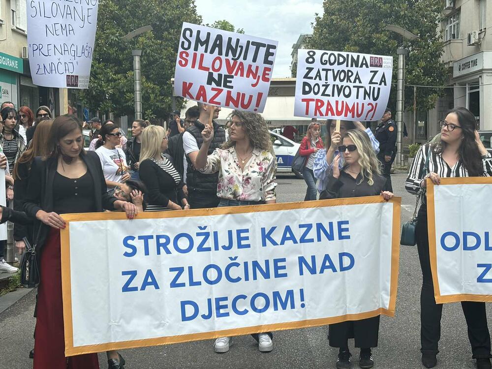 <p>Jedna od organizatorki protesta rekla da su sastavili peticiju da minimalna kazna za silovanja iz ove oblasti mora biti osam godina</p>