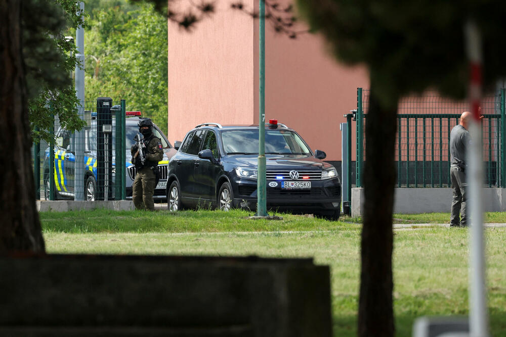 Policija sprovodi Cintulu do suda