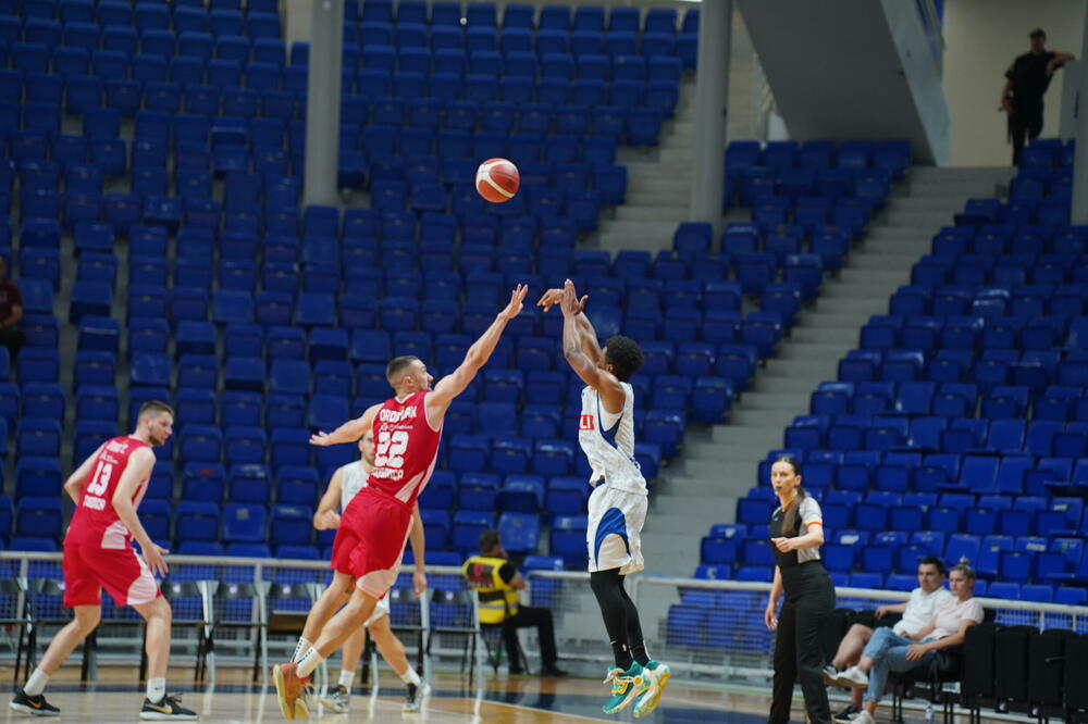 Duel Ferela i Drobnjaka na današnjem meču, Foto: KK Budućnost Voli