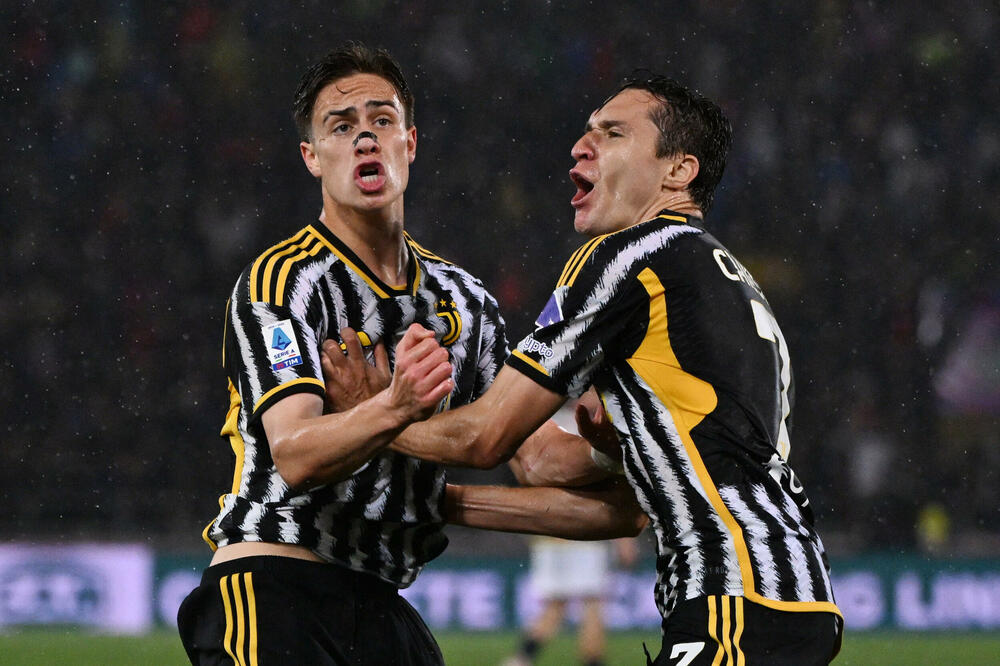 Vukli Juve do "ludog" remija: Kenan Jildiz u Federiko Kjeza, Foto: Reuters