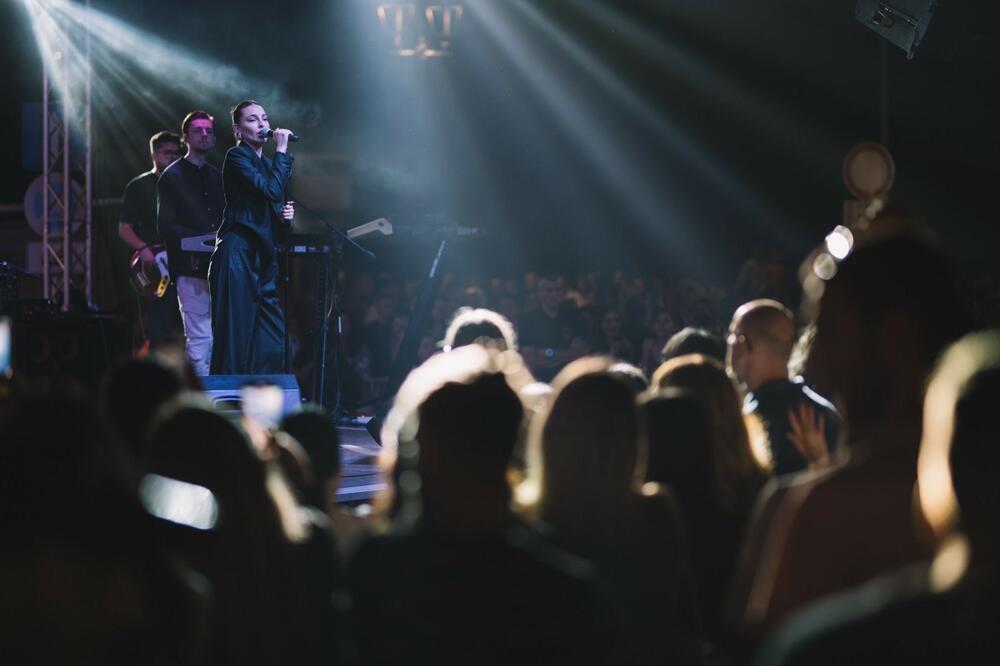 Detalj sa koncerta: Džejla Ramović, Foto: TO Ulcinj