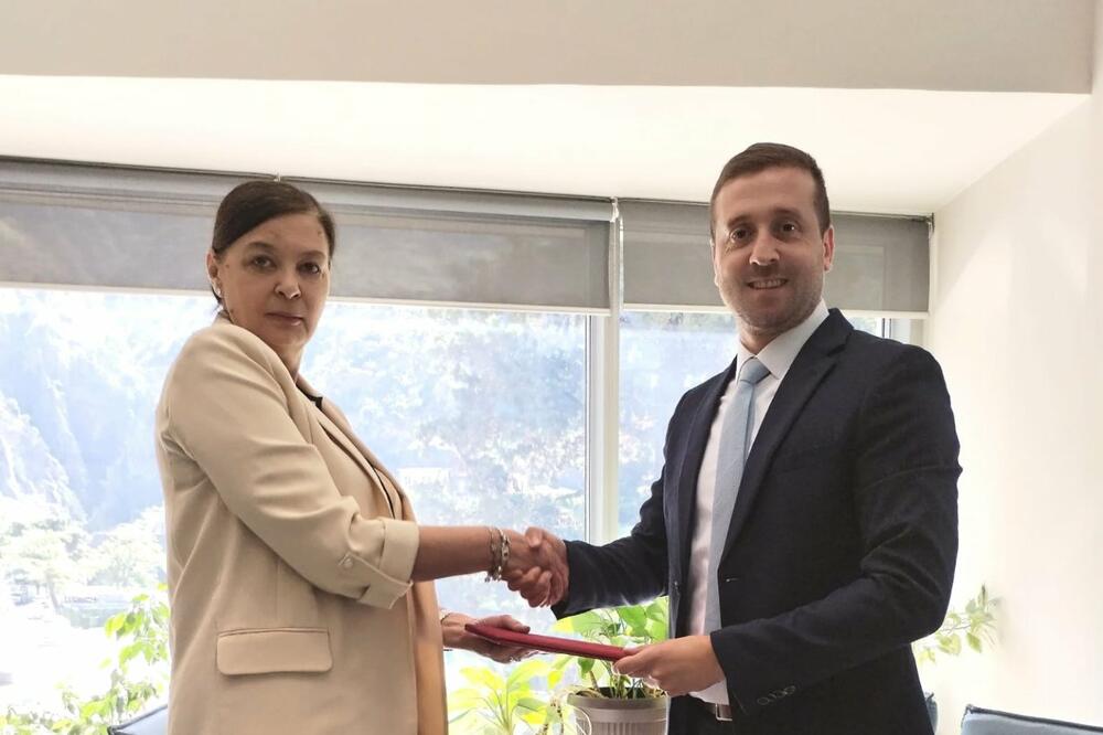 Ljiljana Popović Moškov i Haris Husić na potpisivanju ugovora, Foto: UPSUL