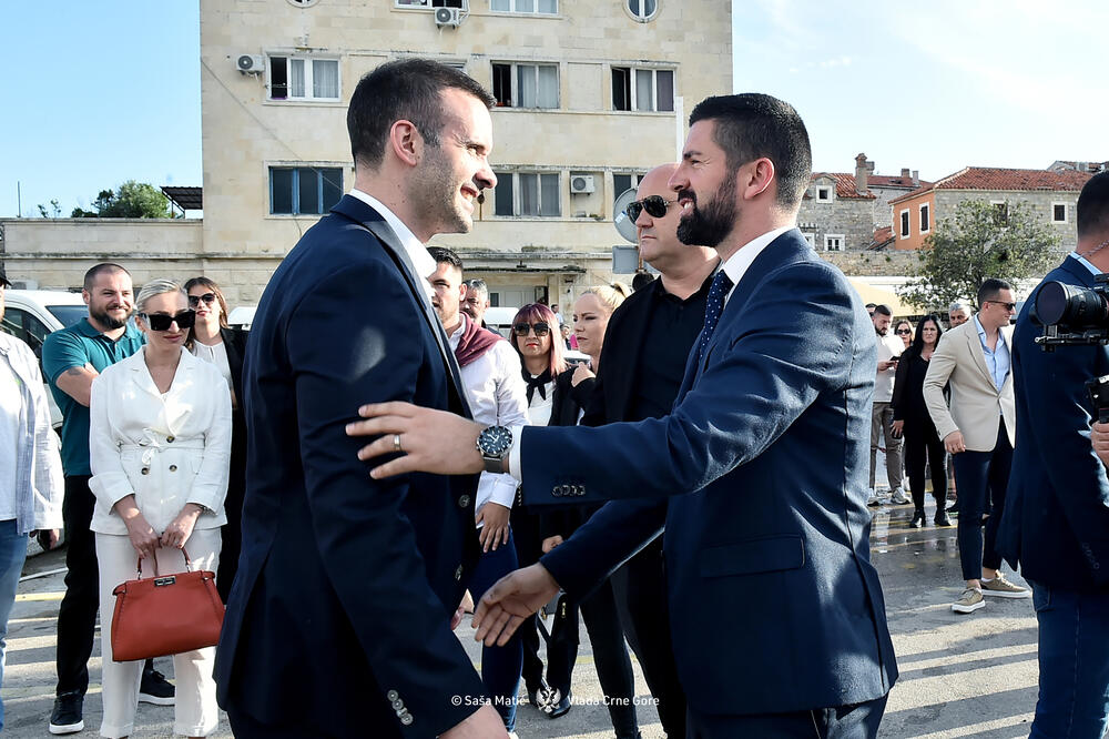 Spajić i direktor Morskog dobra Mladen Mikijelj, Foto: Vlada Crne Gore