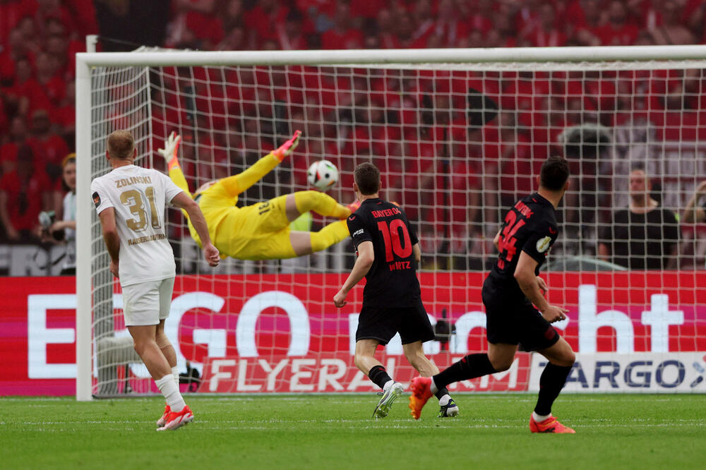 Momenat kada je Džaka zatresao mrežu Kajzera, Foto: Reuters