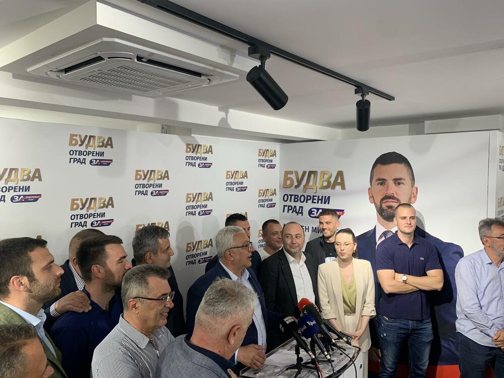 Mandić sinoć u izbornom štabu