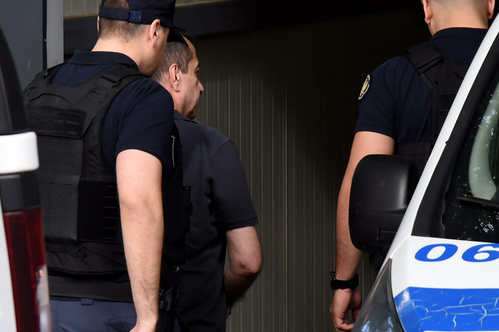 Čađenovića sprovode u podgorički Viši sud, Foto: Luka Zekovic