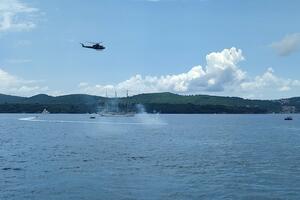 FOTO U Tivtu održana vježba na moru: Avion prinudno sletio u...