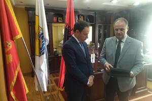 Bajraktari predao funkciju predsjednika Opštine Ulcinj Nimanbeguu:...