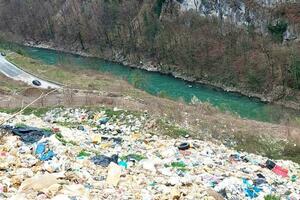 U Crnoj Gori više od 330 divljih deponija