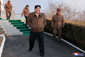 Kim Džong Un nadgledao probe višecjevnog raketnog sistema