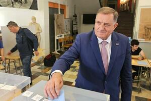 Dodik glasao na lokalnim izborima u Beogradu