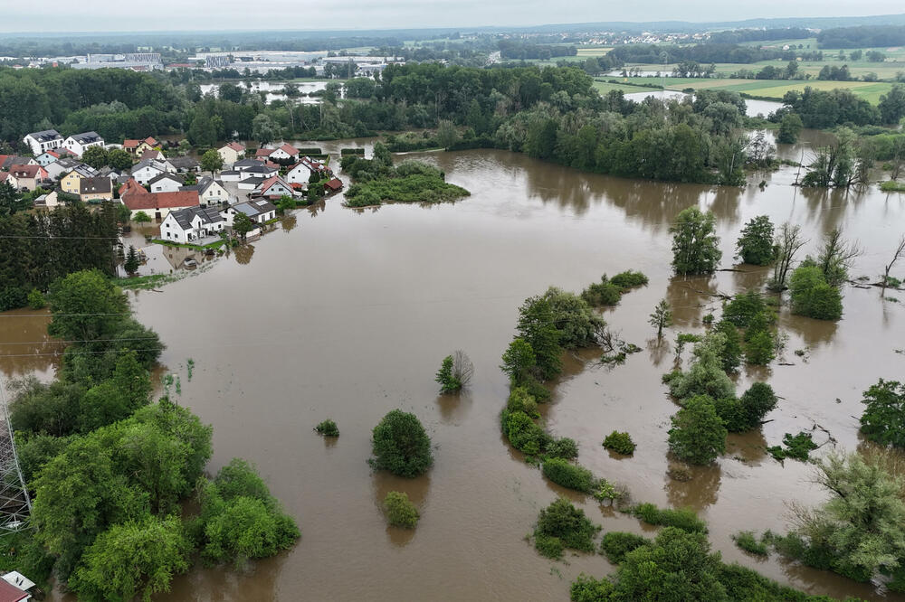 Poplave u Njemačkoj: Ima žrtava, hiljade ljudi evakuisano