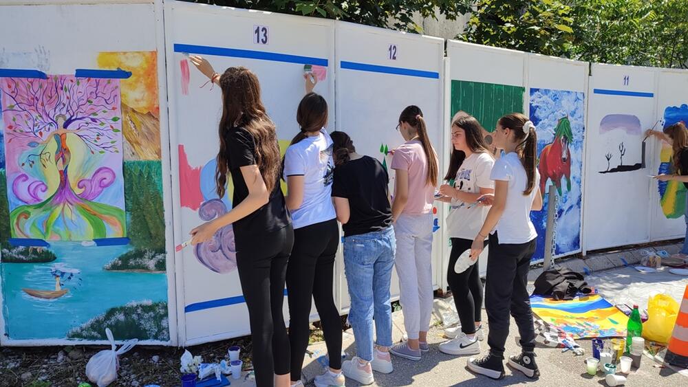 <p>Pobjednik jubilarnog 30. takmičenja mladih likovnjaka je ekipa OŠ "Milija Nikčević&ldquo; iz Kličeva, u sastavu Nađa Marojević, Sara Nikolić i Martina Mitrić</p>