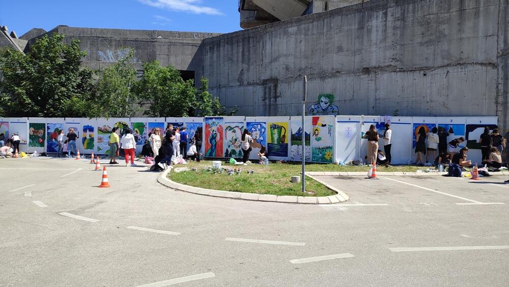 <p>Pobjednik jubilarnog 30. takmičenja mladih likovnjaka je ekipa OŠ "Milija Nikčević&ldquo; iz Kličeva, u sastavu Nađa Marojević, Sara Nikolić i Martina Mitrić</p>