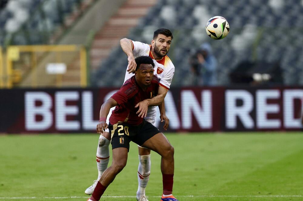 Igor Vijačić u duelu sa Lujom Opendom na nedavnom meču u Briselu, Foto: FSCG/Filip Roganović