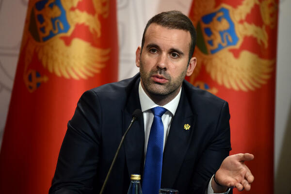 Ko je zapušio nos zbog Mila 2006. trebalo bi da zapuši i zbog...