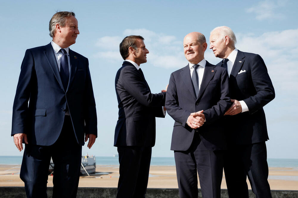 Dejvid Kameron, Emanuel Makron, Olaf Šolc i Džo Bajden juče u Normandiji, Foto: Rojters