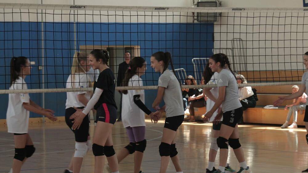 <p>“Igre bez granica”, okupile su minulih dana na desetine đaka, koji su se takmičili u odbojci, fudbalu, košarci...</p>