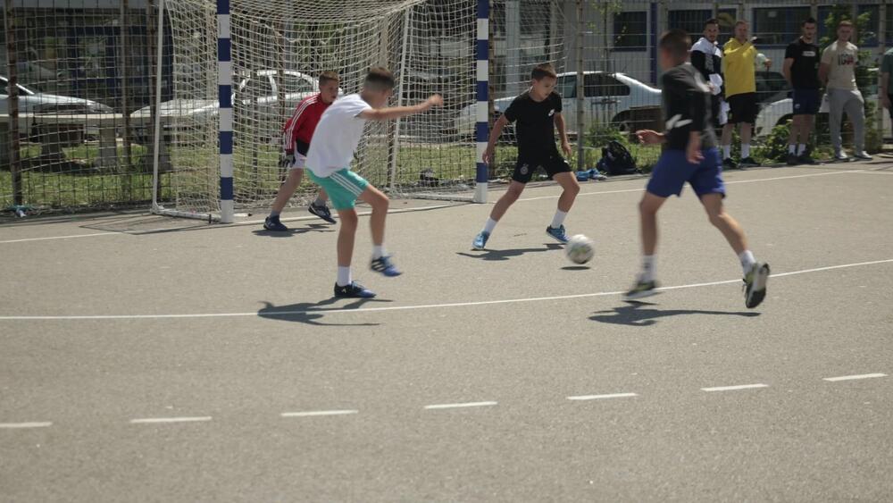 <p>“Igre bez granica”, okupile su minulih dana na desetine đaka, koji su se takmičili u odbojci, fudbalu, košarci...</p>